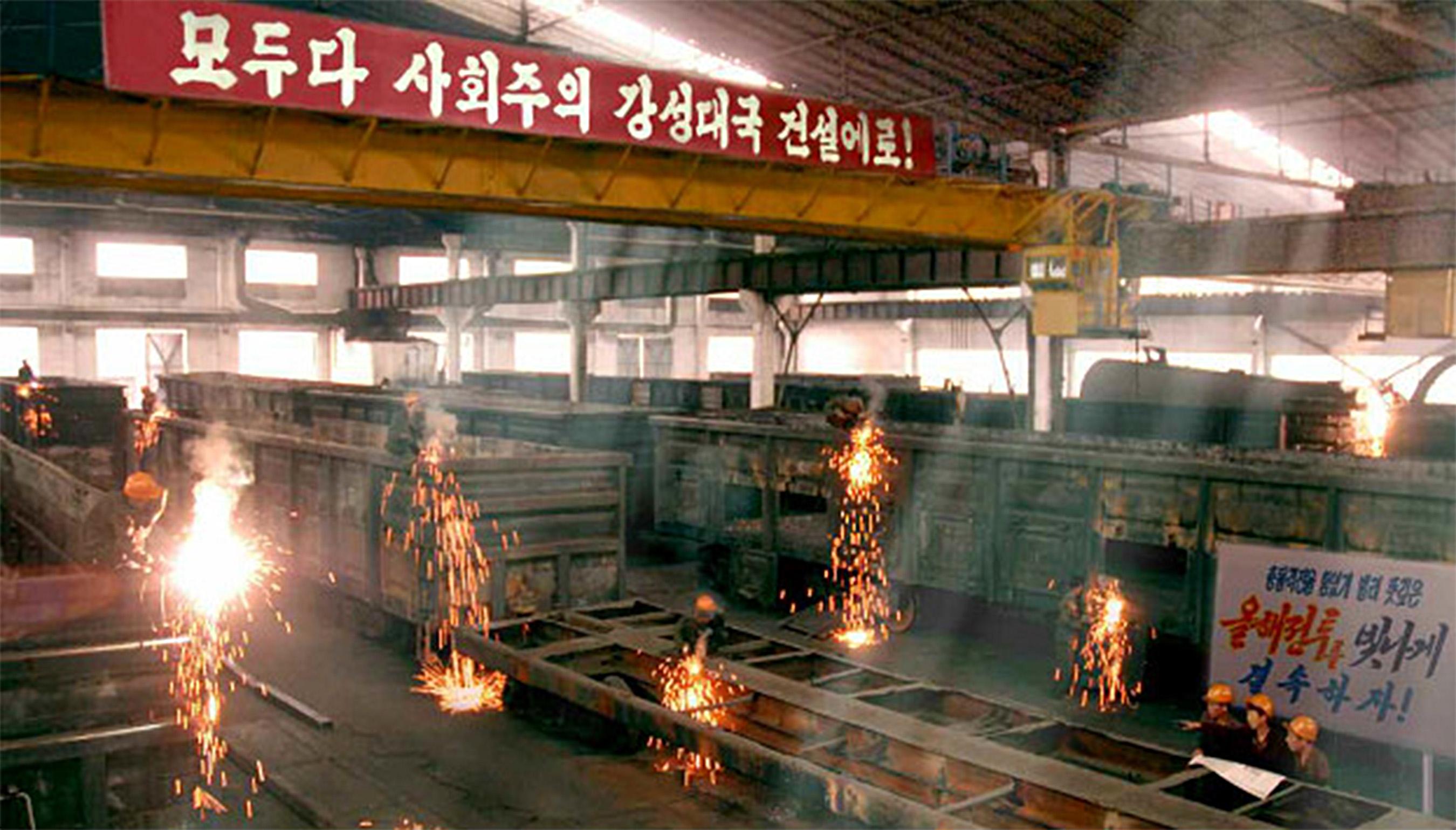 Pyongyang Rolling Stock Repair Plant 2012-10-15 (Rodong Sinmun)